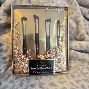 ✨NEW IN BOX ✨Polish’d Smokey Eye Makeup Brush Set